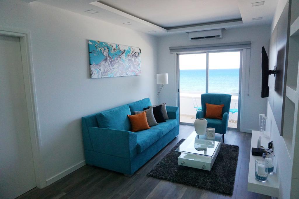 Lazuli Sea View Beachfront Ap 43 Ларнака Экстерьер фото